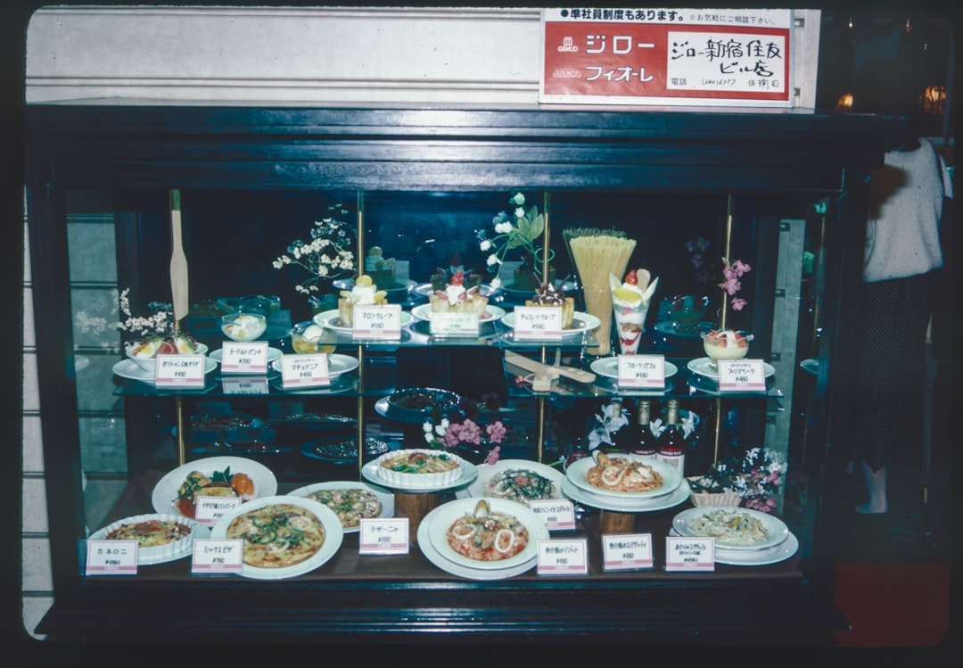 From Deli Delights to Restaurant Riches: Choosing the Perfect Display Case